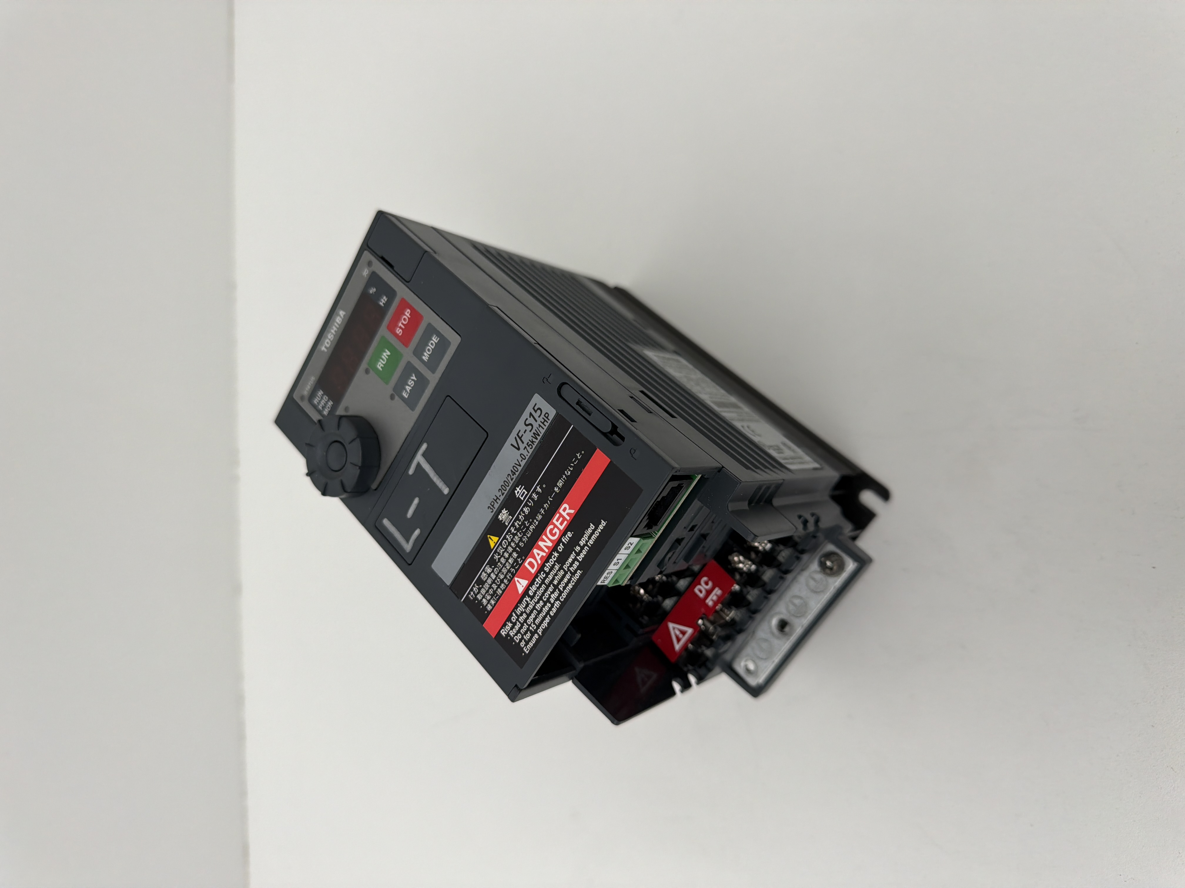 TOSHIBA トランジスタインバータ VFS15-2007PM 本体 Toshiba VFS15-2007PM-W Transistor Inverter 0.75kW 1.8kVA 1HP 3PH